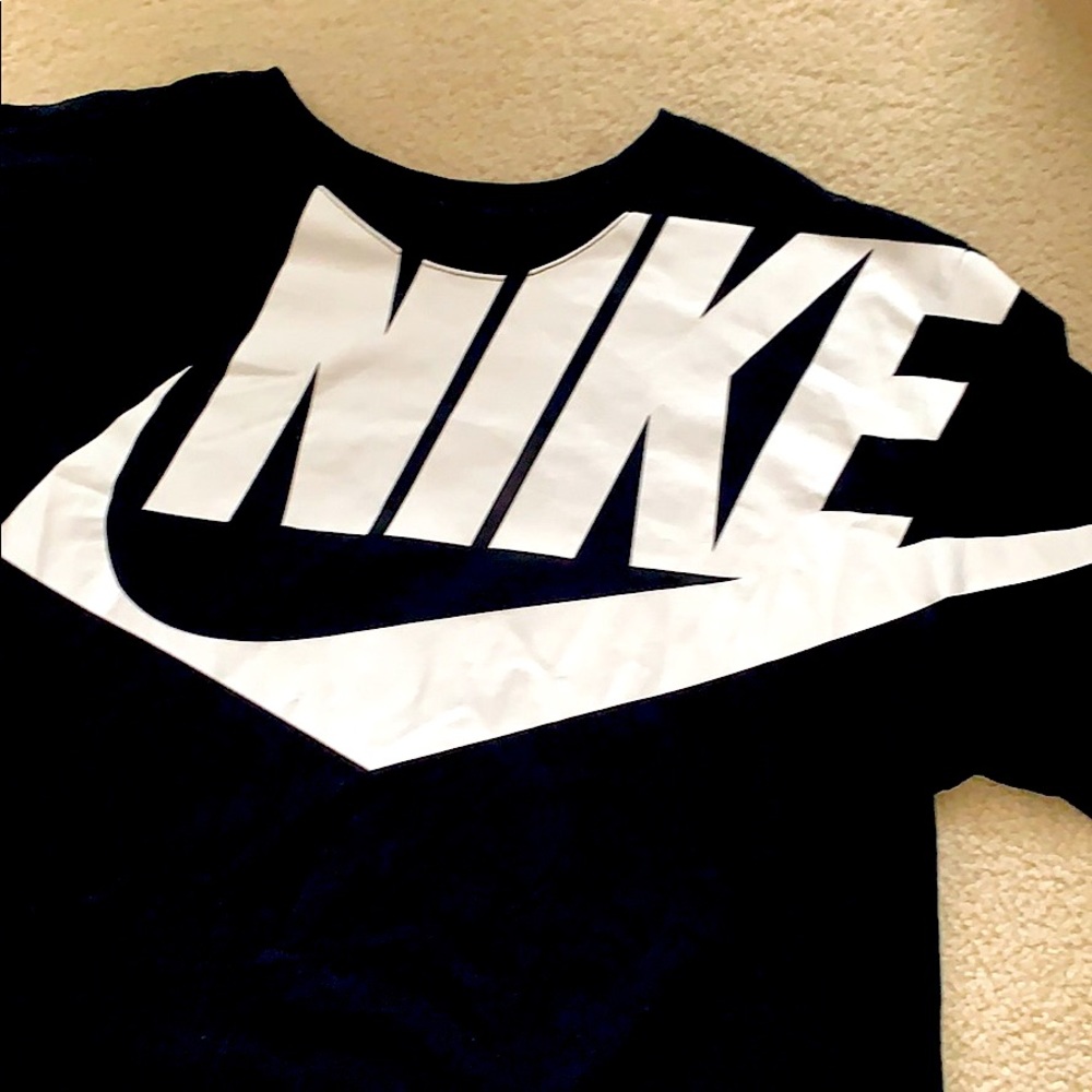 NIKE Tee Size XL - LIKE NEW!